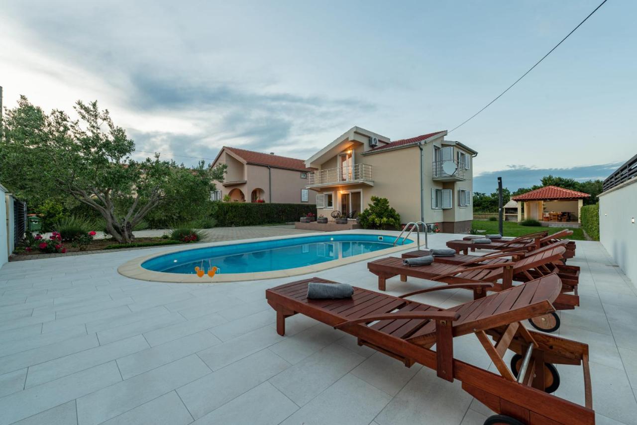 Villa Sami ZadarVillas - B&B Pristeg
