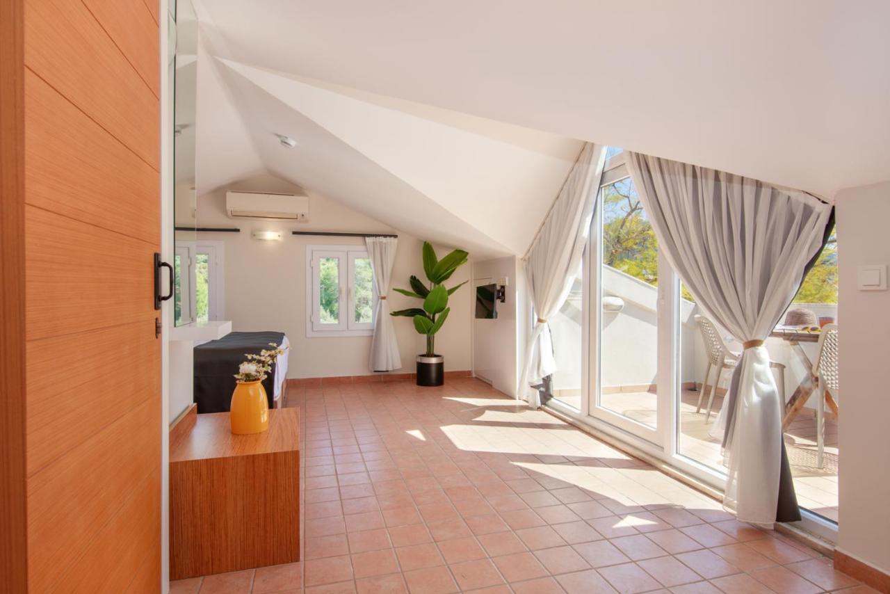 Dreibettzimmer mit Bergblick