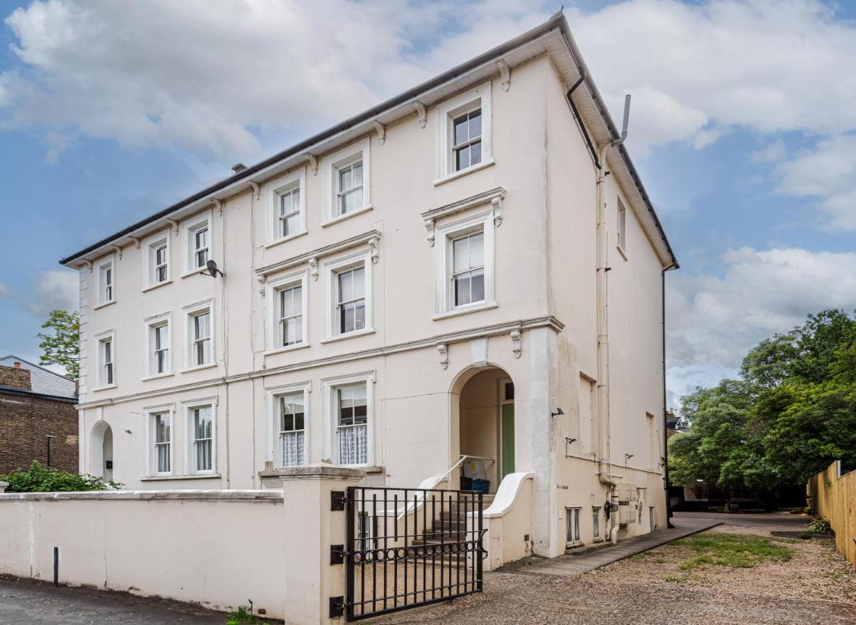 Stunning 1Bd in Hampton Wick with River Thames View - B&B