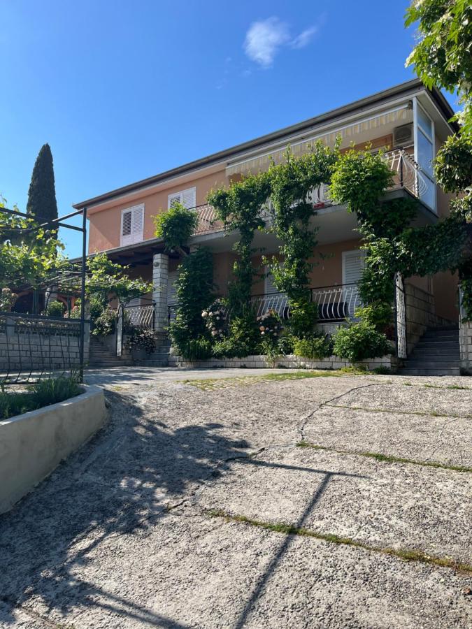 Apartamento con balcón