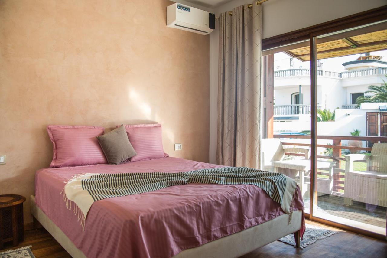 Deluxe Room (2 Adults + 1 Child)