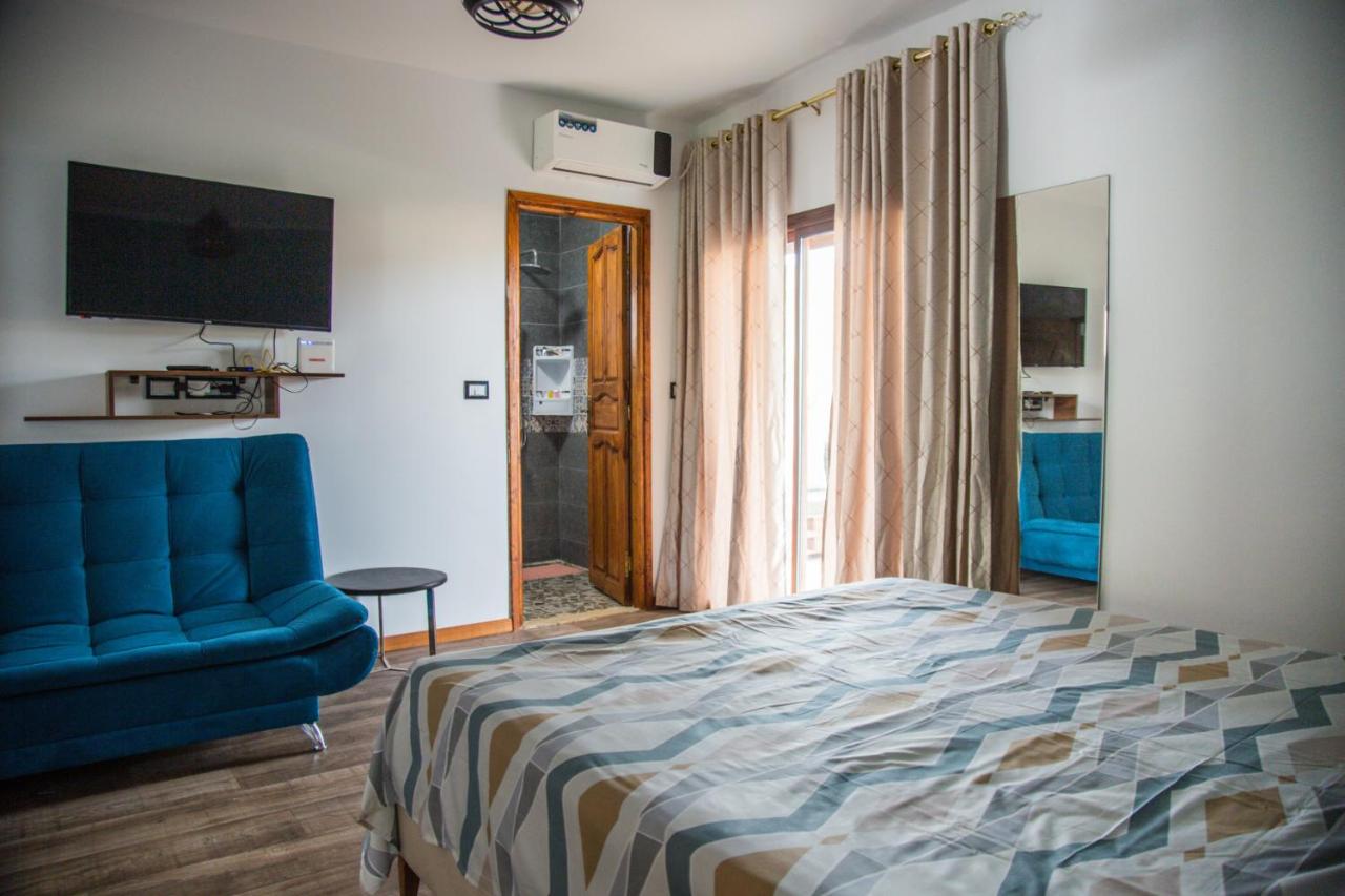 Deluxe Room (2 Adults + 1 Child)