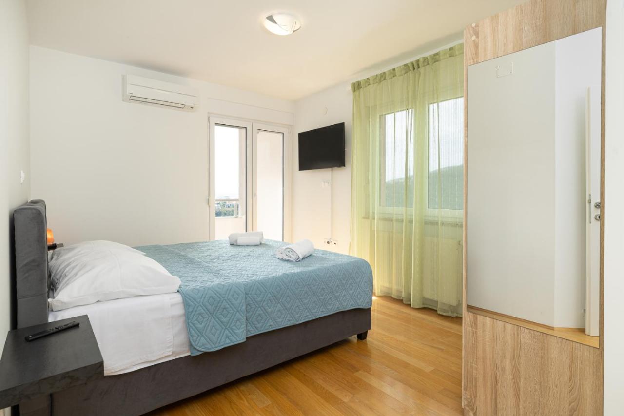 Appartement met 2 Slaapkamers, Balkon en Zeezicht