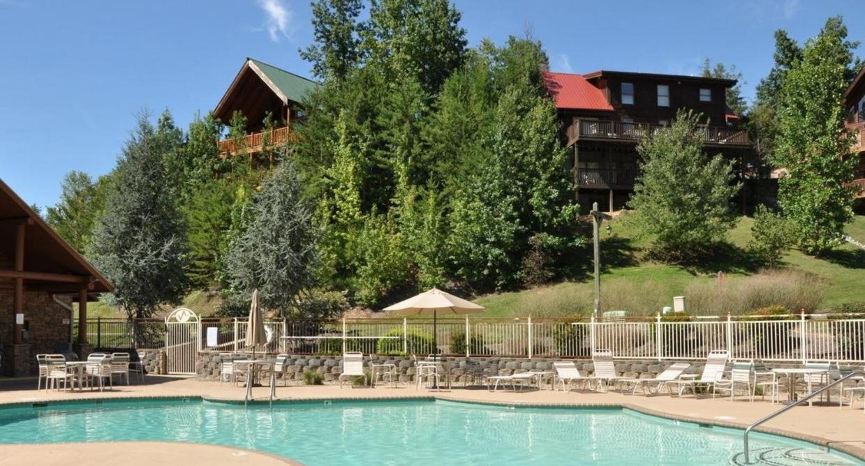 Pigeon Forge Cabin Stay With Games, View & Hot Tub - Chambres d’hôtes Pigeon Forge