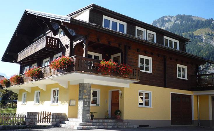 Four-Bedroom Apartment with Balcony 