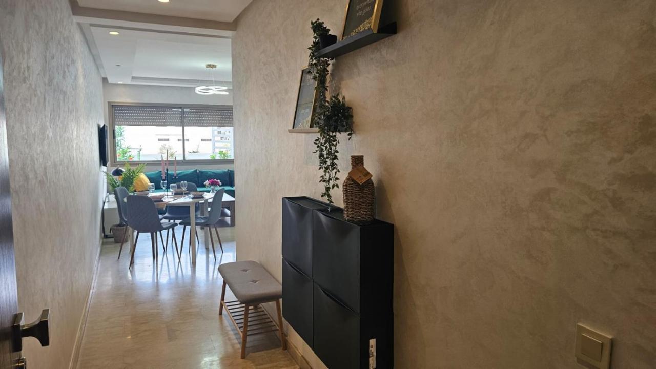 Bright 2BR Apartment in Maarif - Sunny Terrace, Fast WiFi & Private Parking - B&B Casablanca