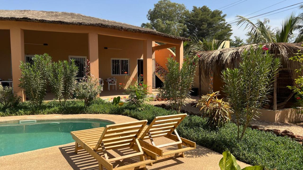 Villa mit Pool in Mbour - B&B