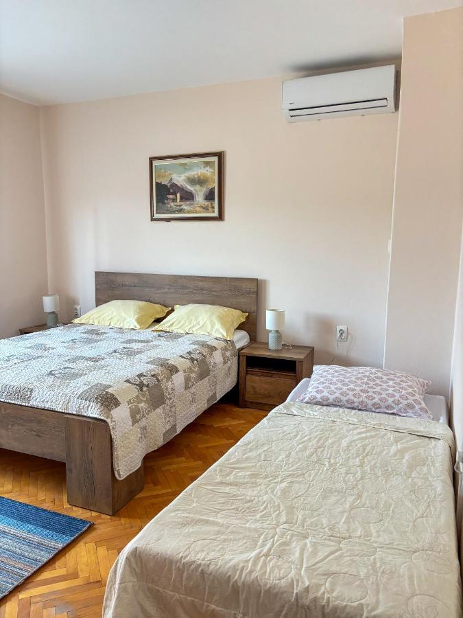 Deluxe Doppelzimmer (2 Erwachsene & 1 Kind)