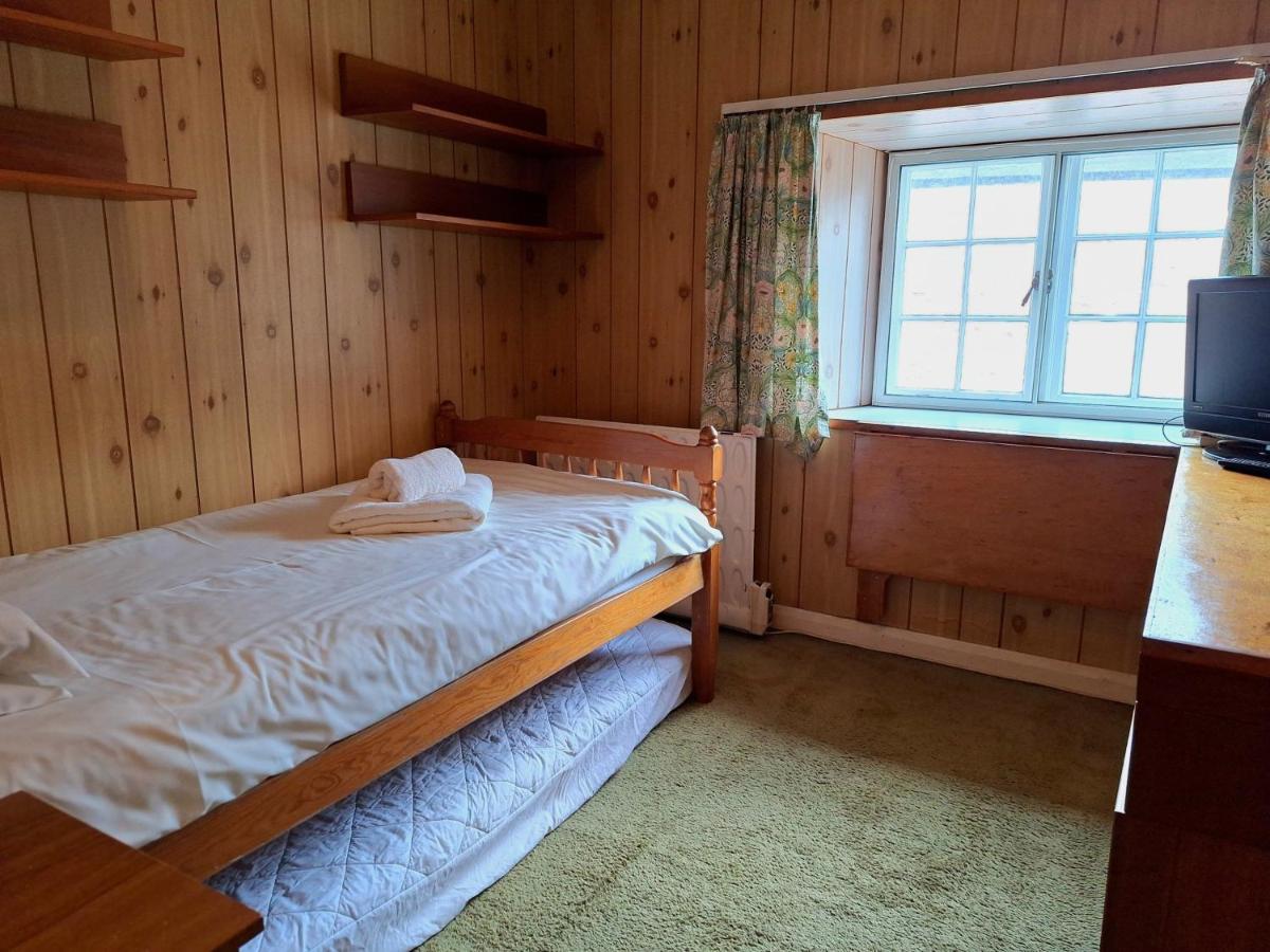 House in historic village - Sleeps 6 - Ferienwohnung Minehead