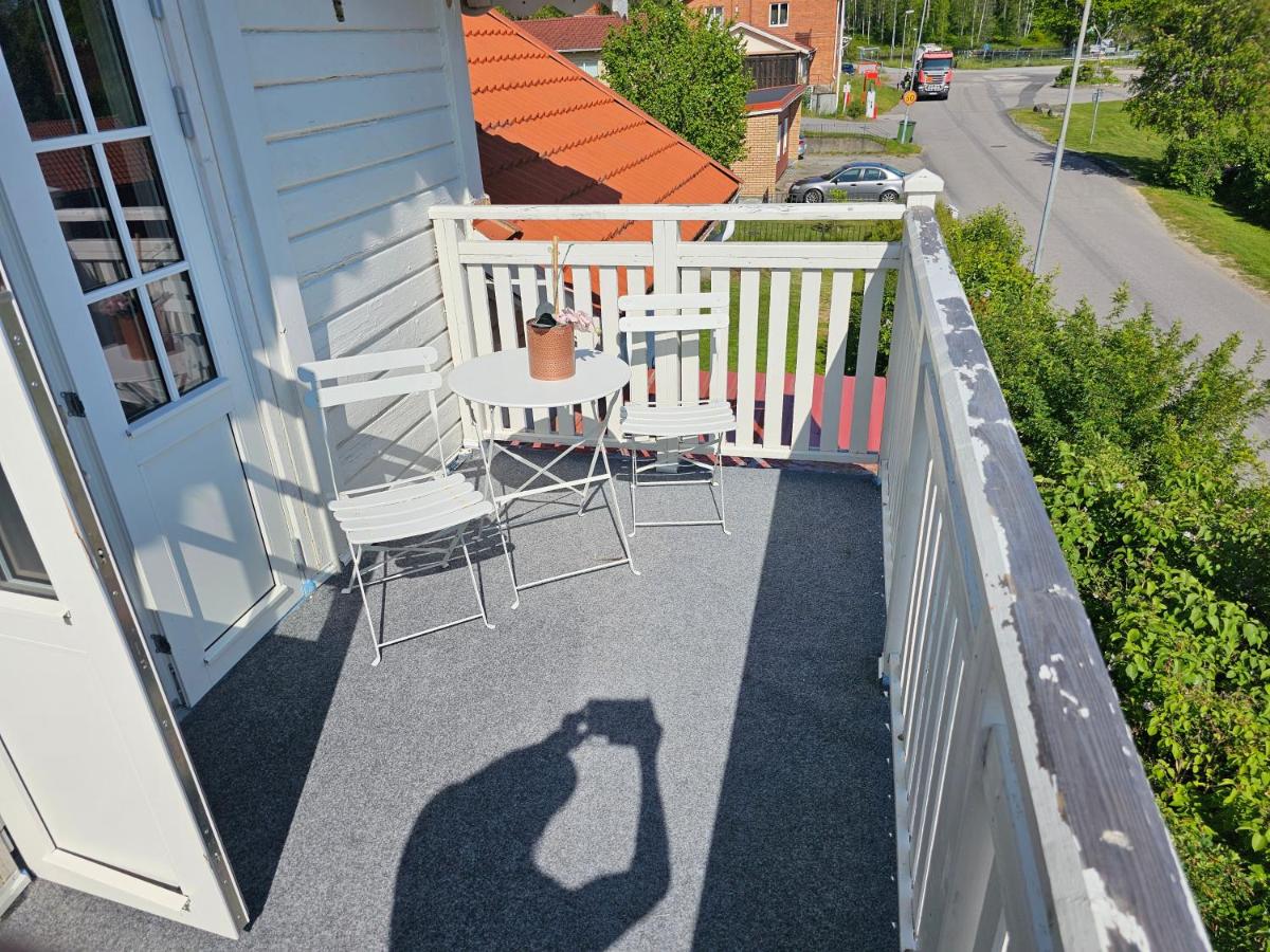 Charmig villa med 5 sovrum i Åmmeberg - B&B