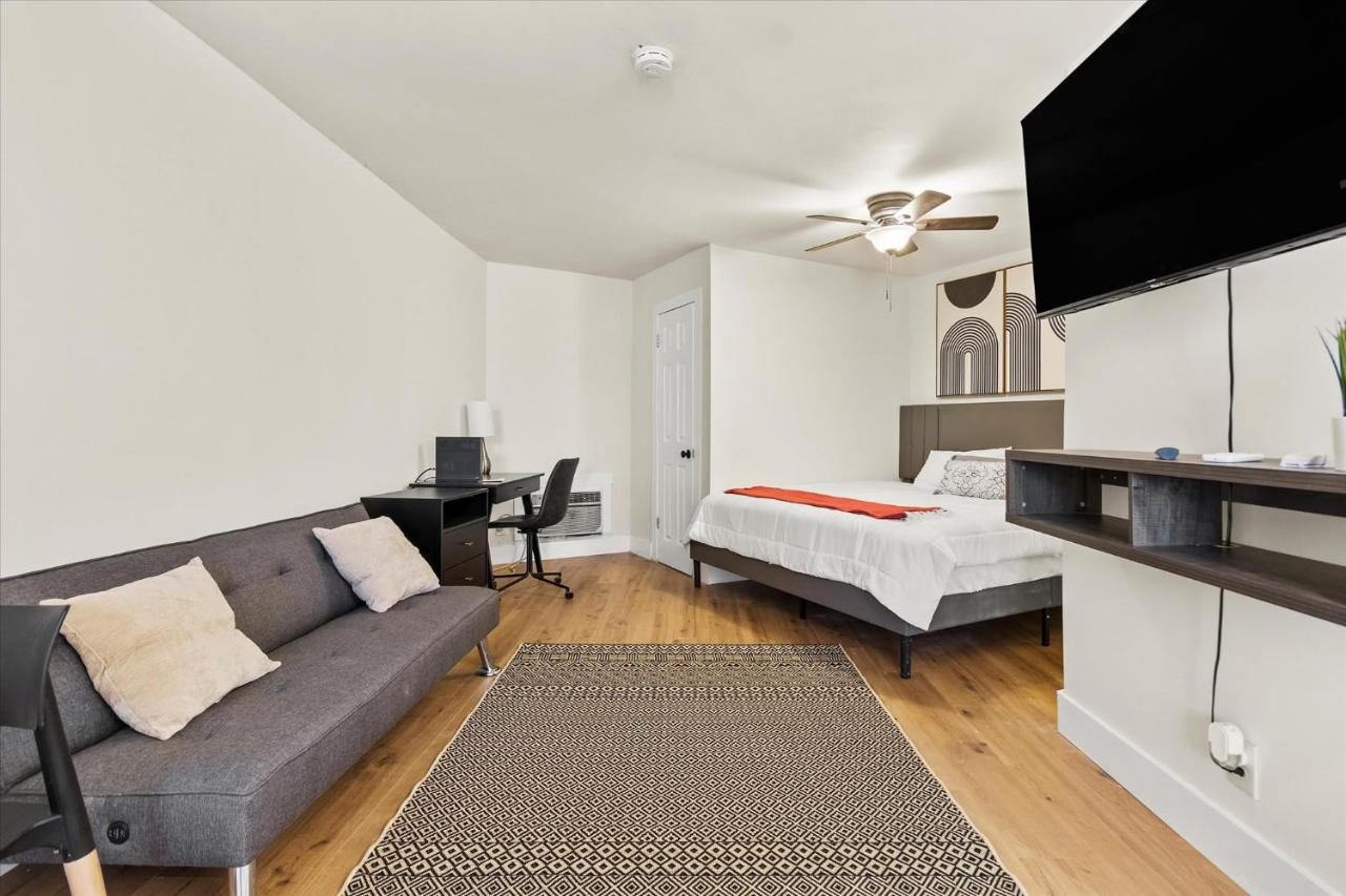 Modern Studio Apartment near Merrimack Park - B&B Huntsville