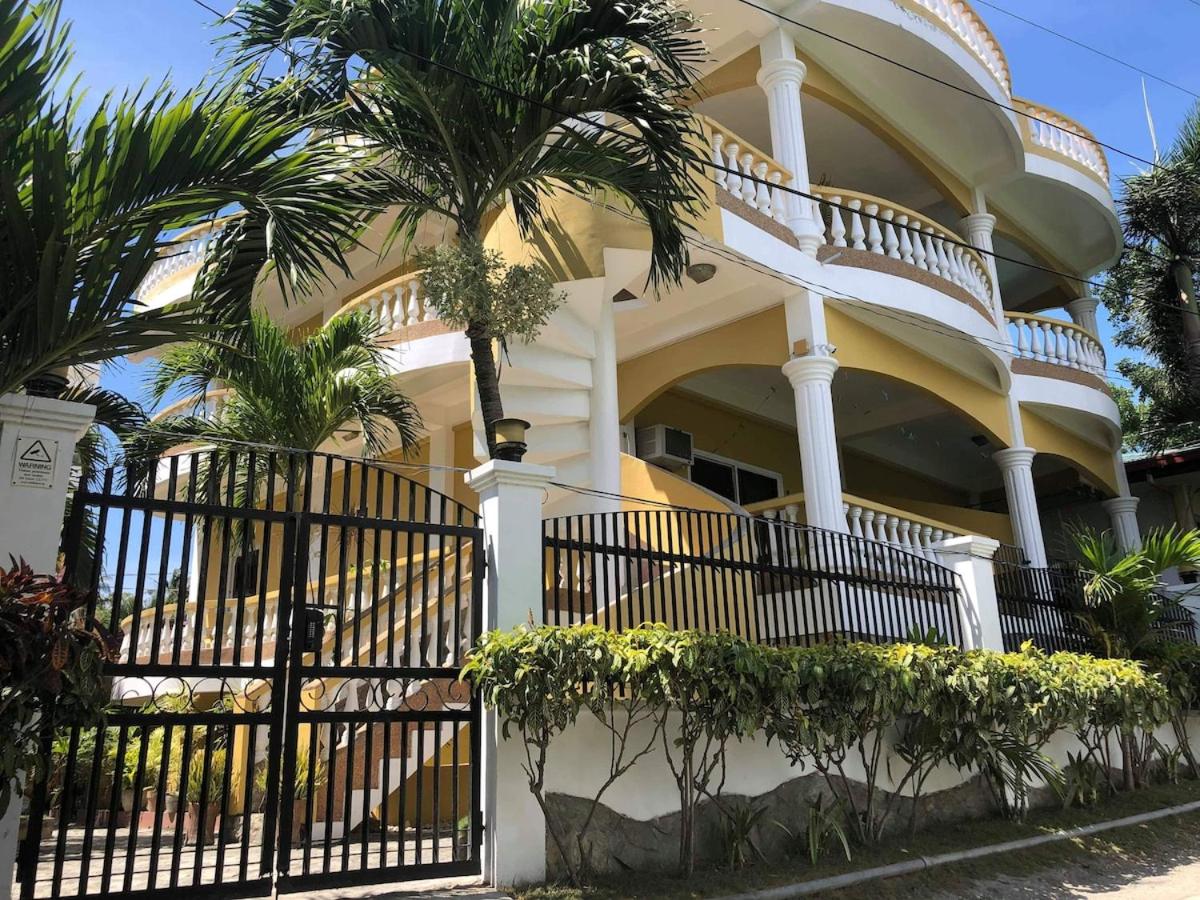 Studio apartment with ocean views and pool - B&B Puerto Galera
