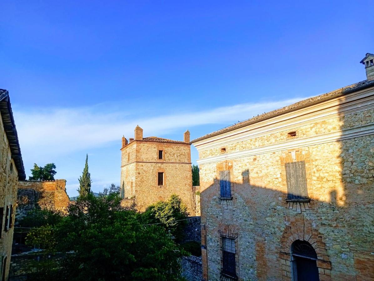 Residenza La Rocca 1227 - Borgo Castello di Serravalle - B&B
