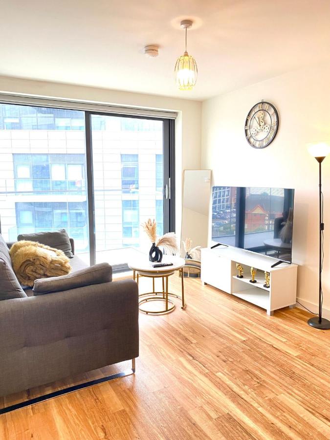 Luxe 2 Bed - Water View and Parking - B&B Manchester