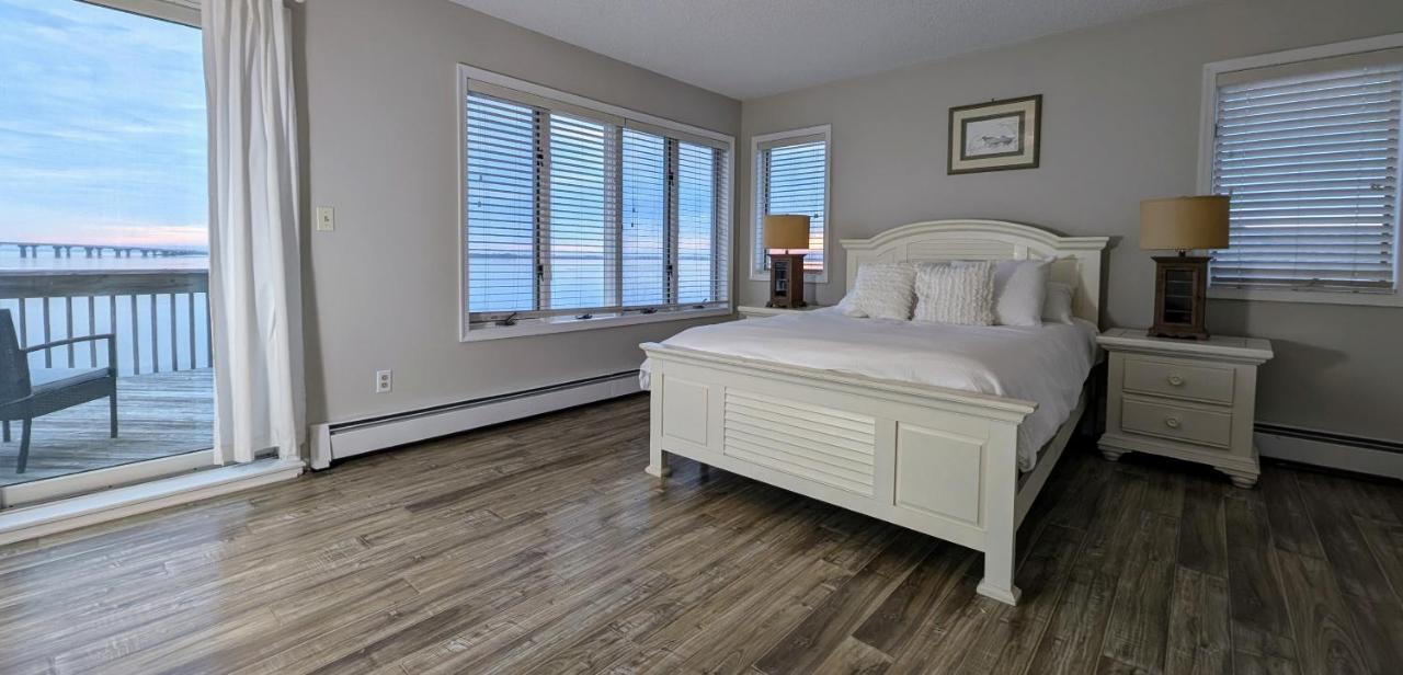 Bay Front Home - Watch the sun rise over LBI. Pier for Boat/Swim/SUP/Kayak/Crab - B&B Manahawkin
