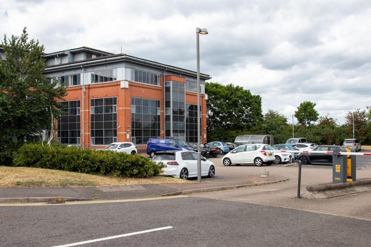 Luxury 1BR Flat Near Heathrow - Bed and Breakfast