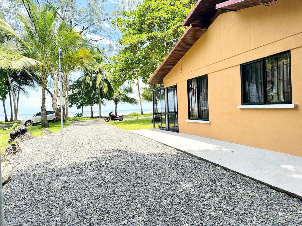 Lynn de Mar Azul, Beachfront - B&B Bejuco