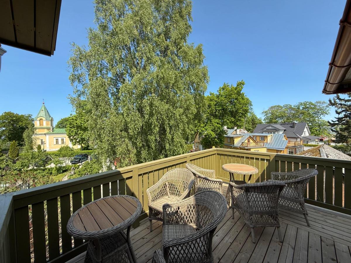 Kooli 7 - II floor sea view apartment with balcony in Haapsalu Old Town - Chambres d'hôtes Haapsalu