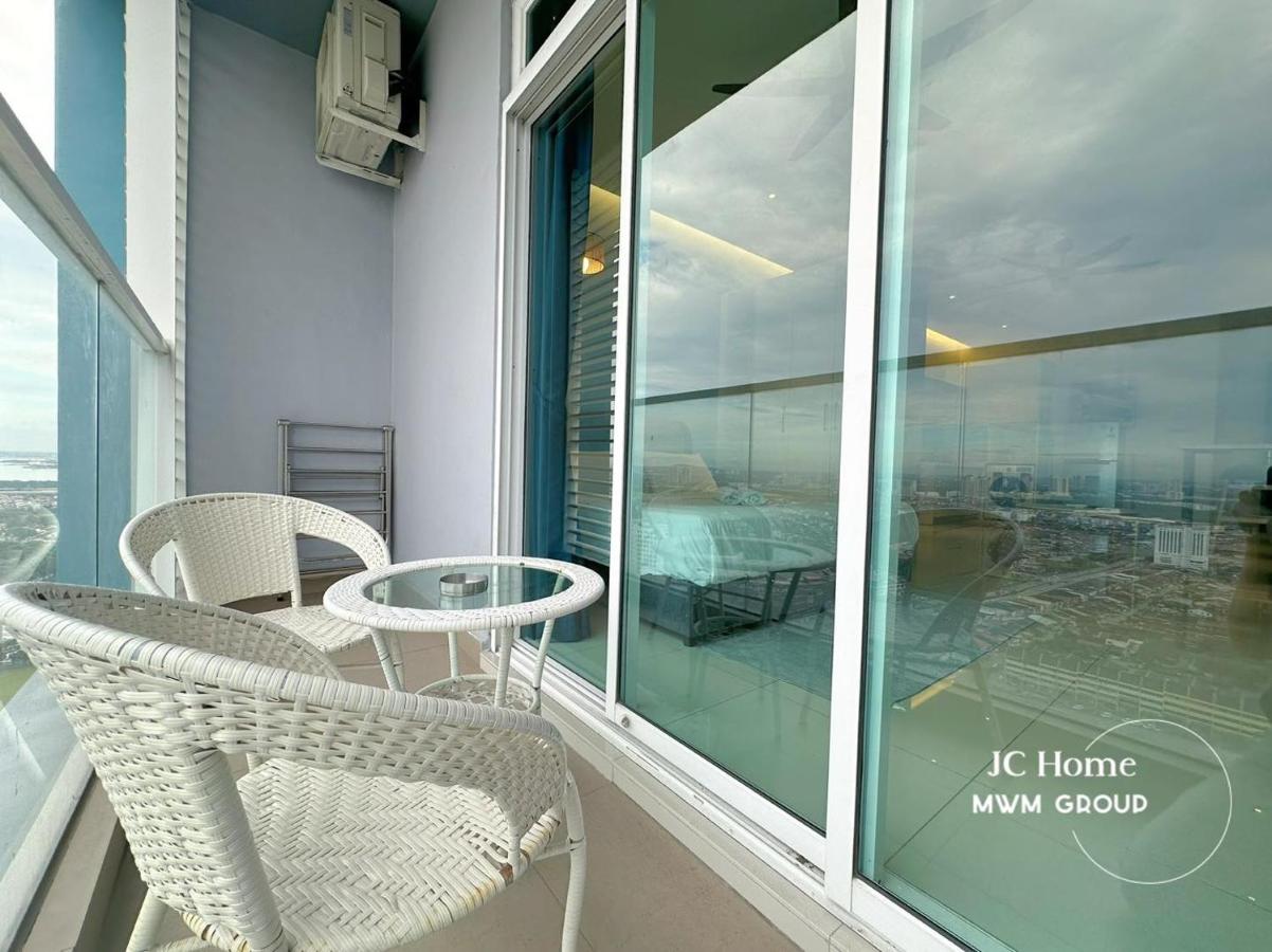 Apartamento de 3 dormitorios con balcón