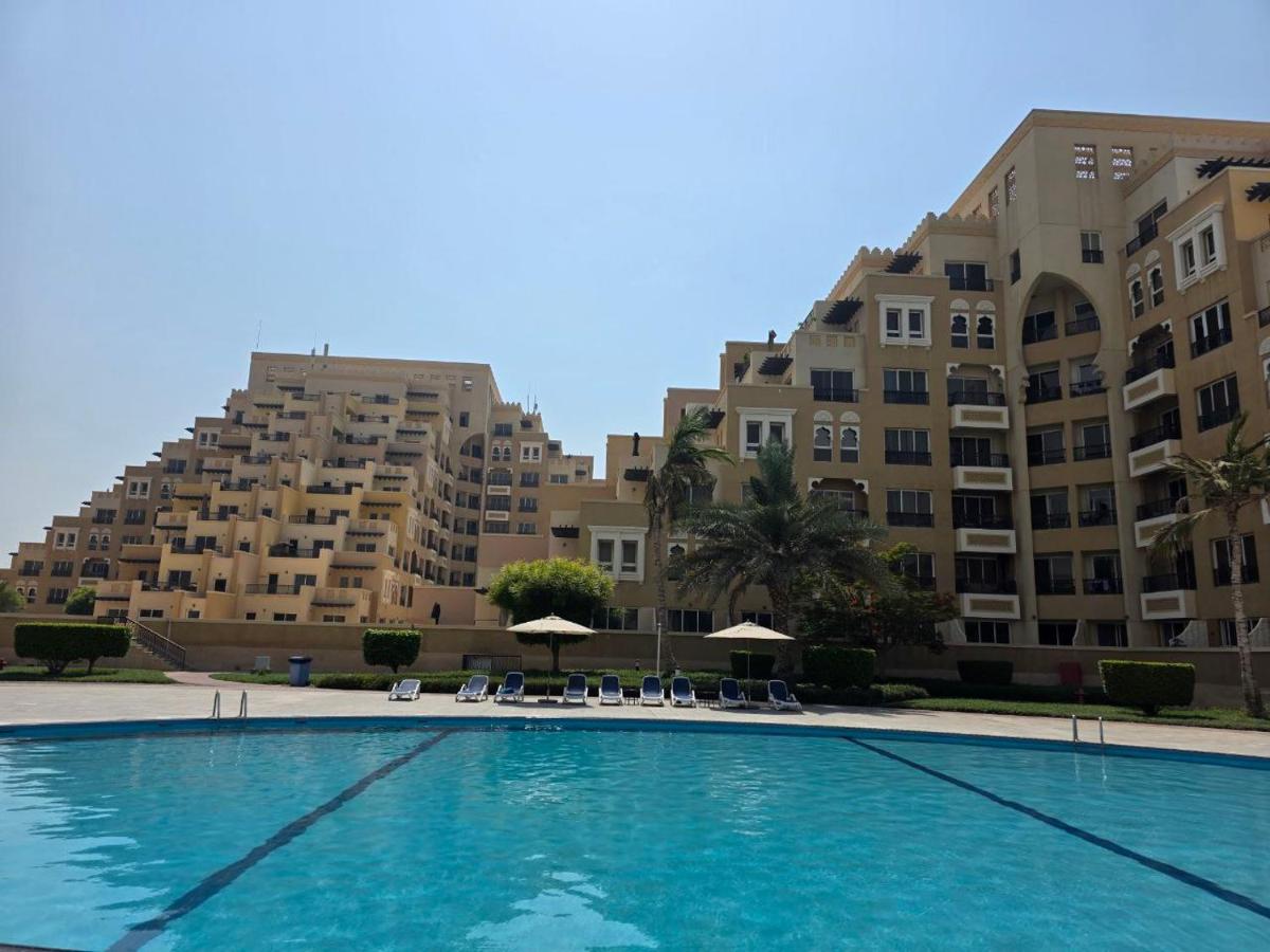 Seaview Escape Family Two-Room Apartment with Seaview - Chambres d’hôtes Ras el Khaïmah