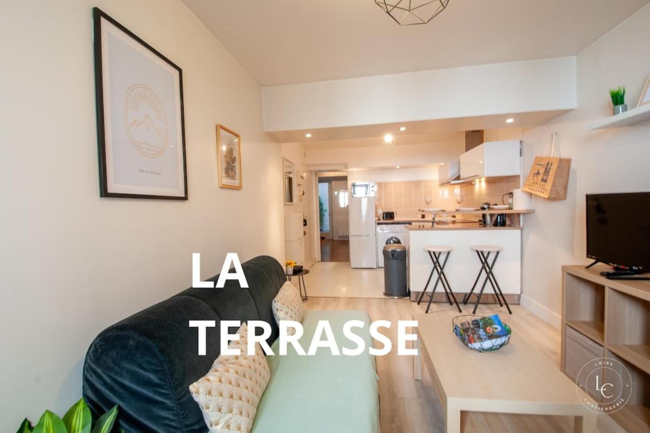 The Terrace Halles Châtelet Steps from the Loire - B&B