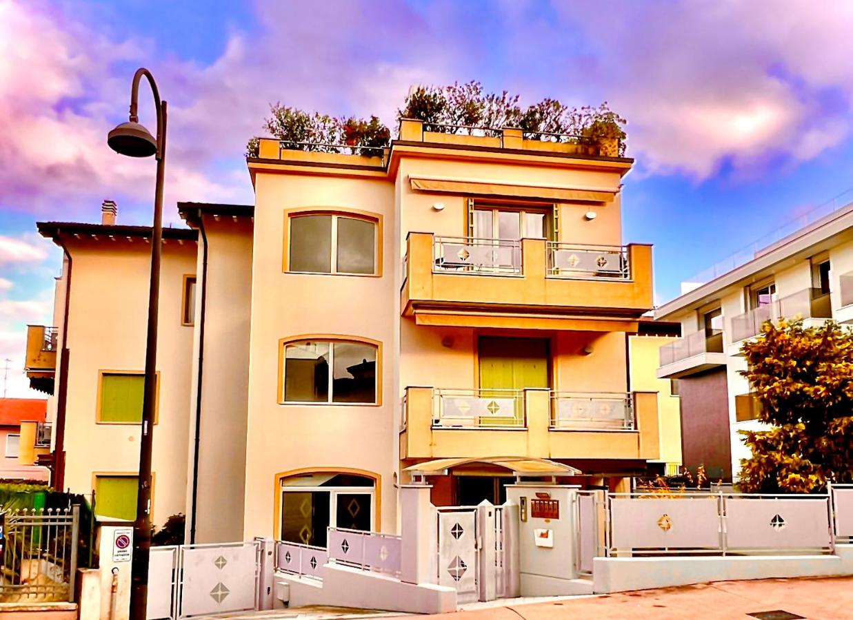 Louis Deluxe Lake Garda Apartment - Bilocale & Garage - B&B Desenzano del Garda