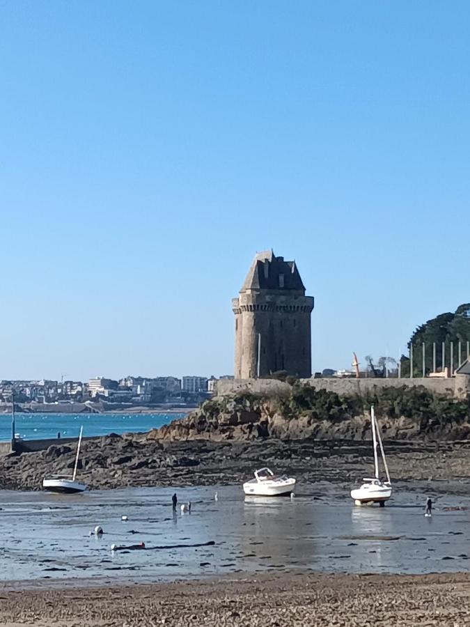 À 2 pas de la mer, ferry et intra muros - Saint Malo - B&B