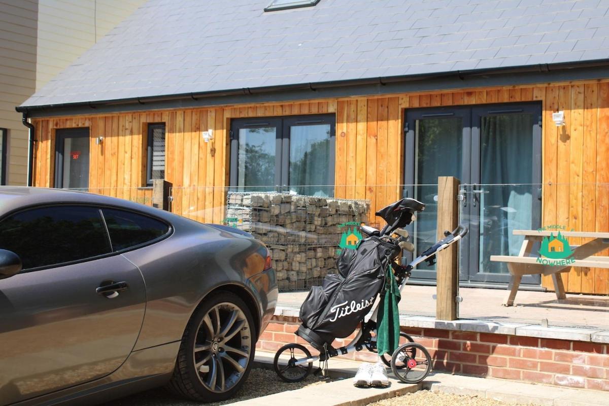 Otters Halt & Mouse Hole - Sleeps 12, Pet Friendly - B&B Sparham