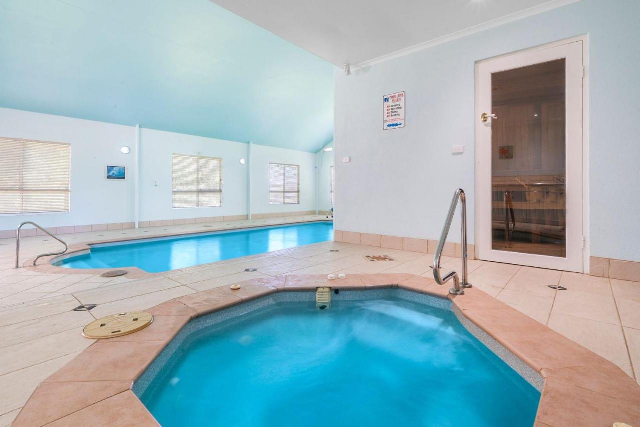 Buffalo River Retreat - 6 Bedroom - B&B Myrtleford