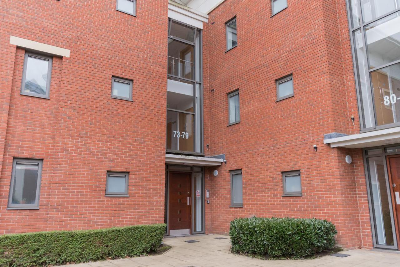 BALCONY & PARKING Sleeps 6 City Centre NEW - B&B Wolverhampton