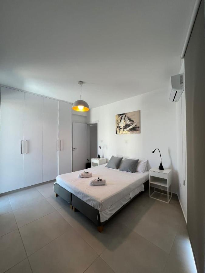 Pluto Apartment - B&B Paralímni