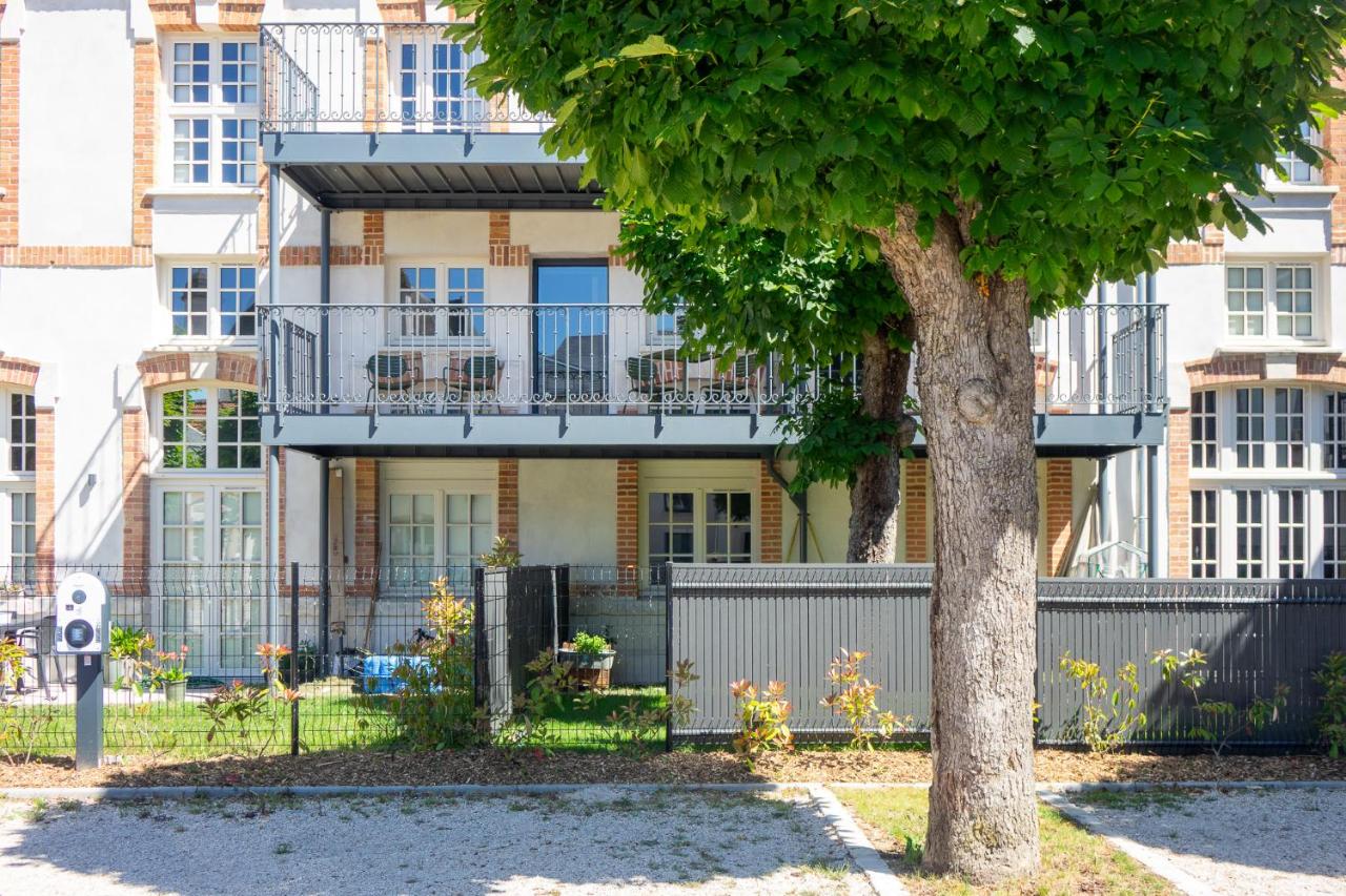 Appartement Design classé 3 étoiles avec Terrasse & Parking Privé - Hyper Centre Orléans - Bed and Breakfast Orléans