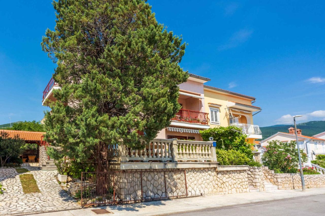 Apartments in Novi Vinodolski 45276 - B&B Novi Vinodolski
