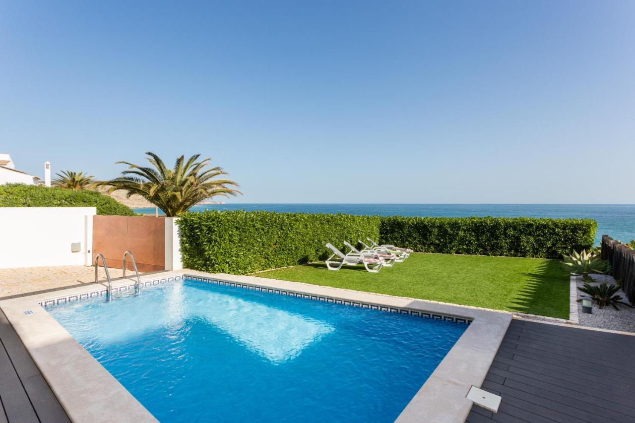 CoolHouses Algarve Luz, Ocean front 4 Bed house w/ pool, Casa da Pipa - Chambres d'hôtes Senhora da Luz