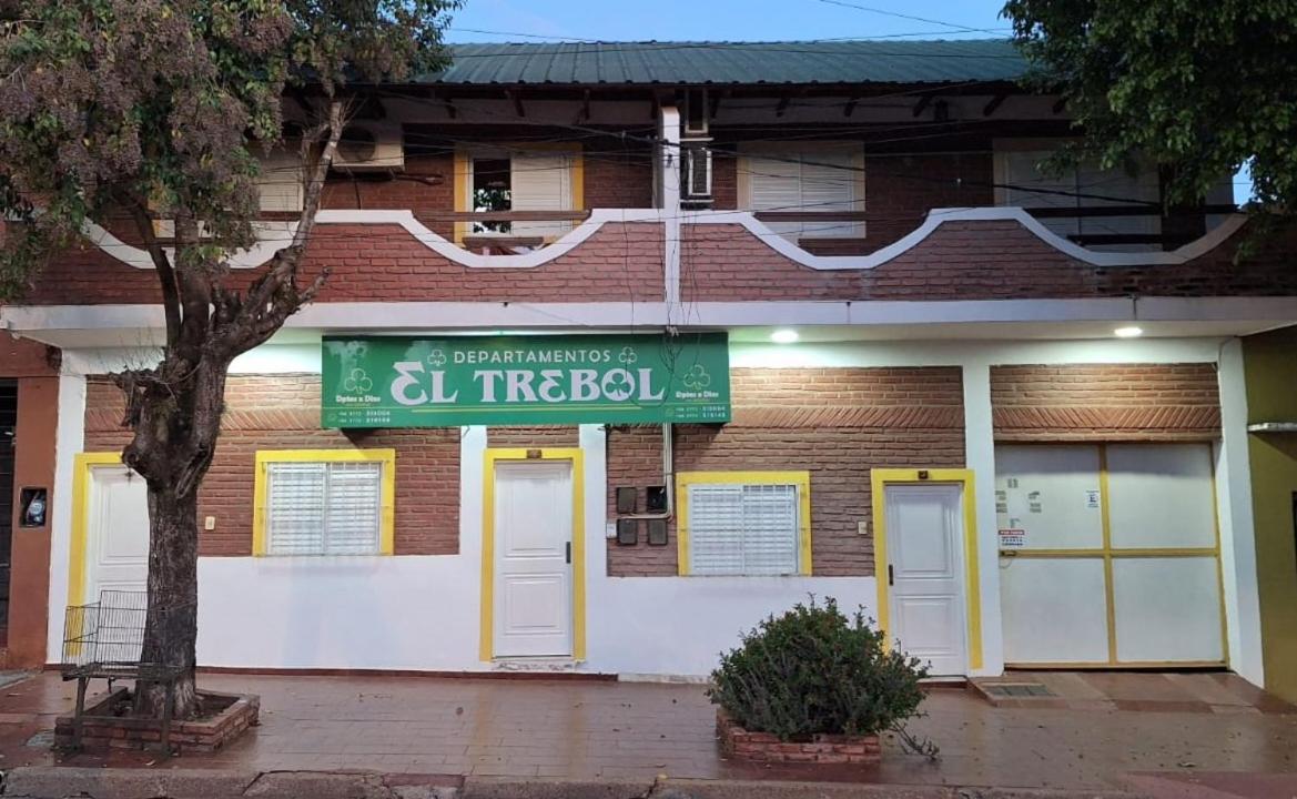 Departamentos por día El Trébol N4 - B&B