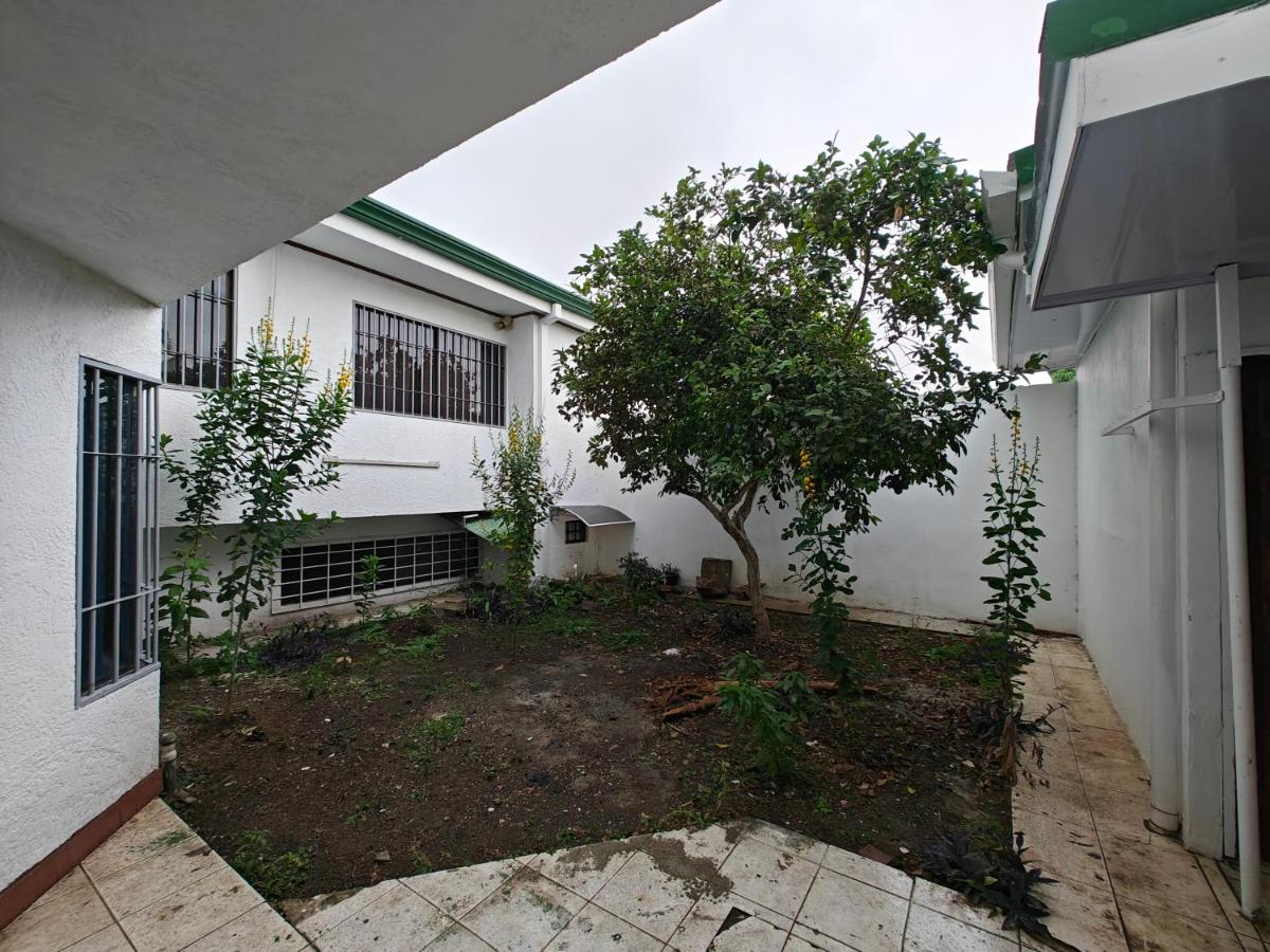 House in Rohrmoser near the National Stadium of CR - Chambres d'hôtes San José