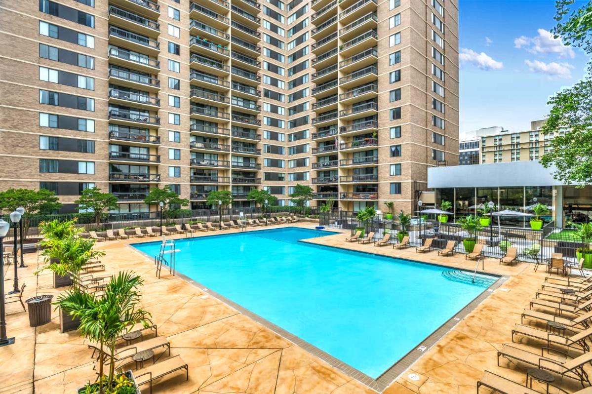 Stylish Apt in Crystal City - B&B