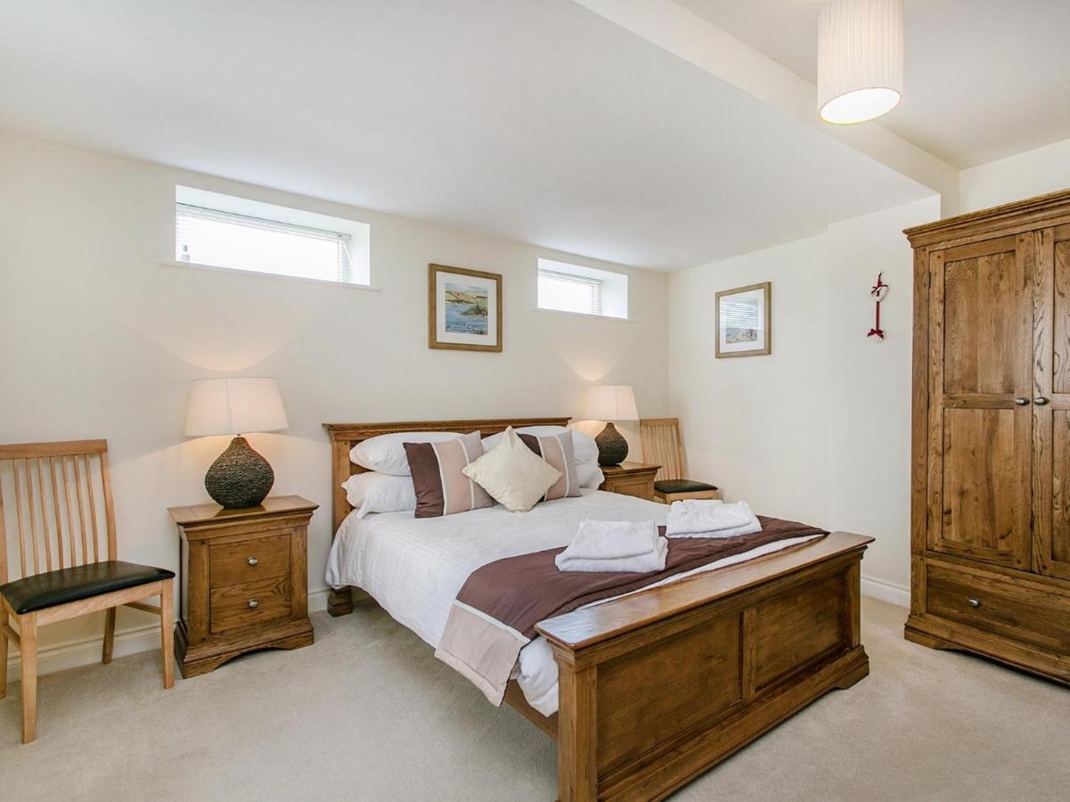 4 Bed in Brixham BX072 - B&B