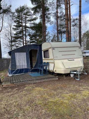 Kalustettu asuntovaunu - B&B