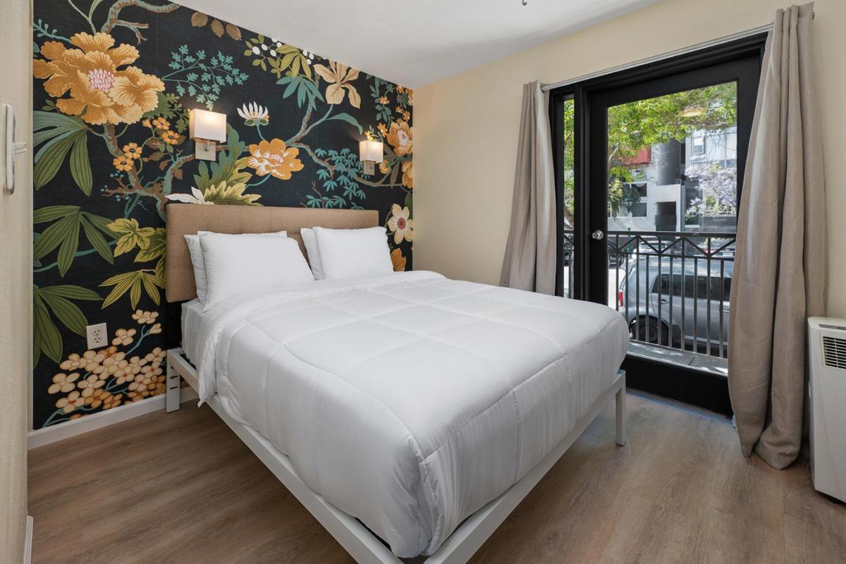 Queen Bed Studio - with Patio