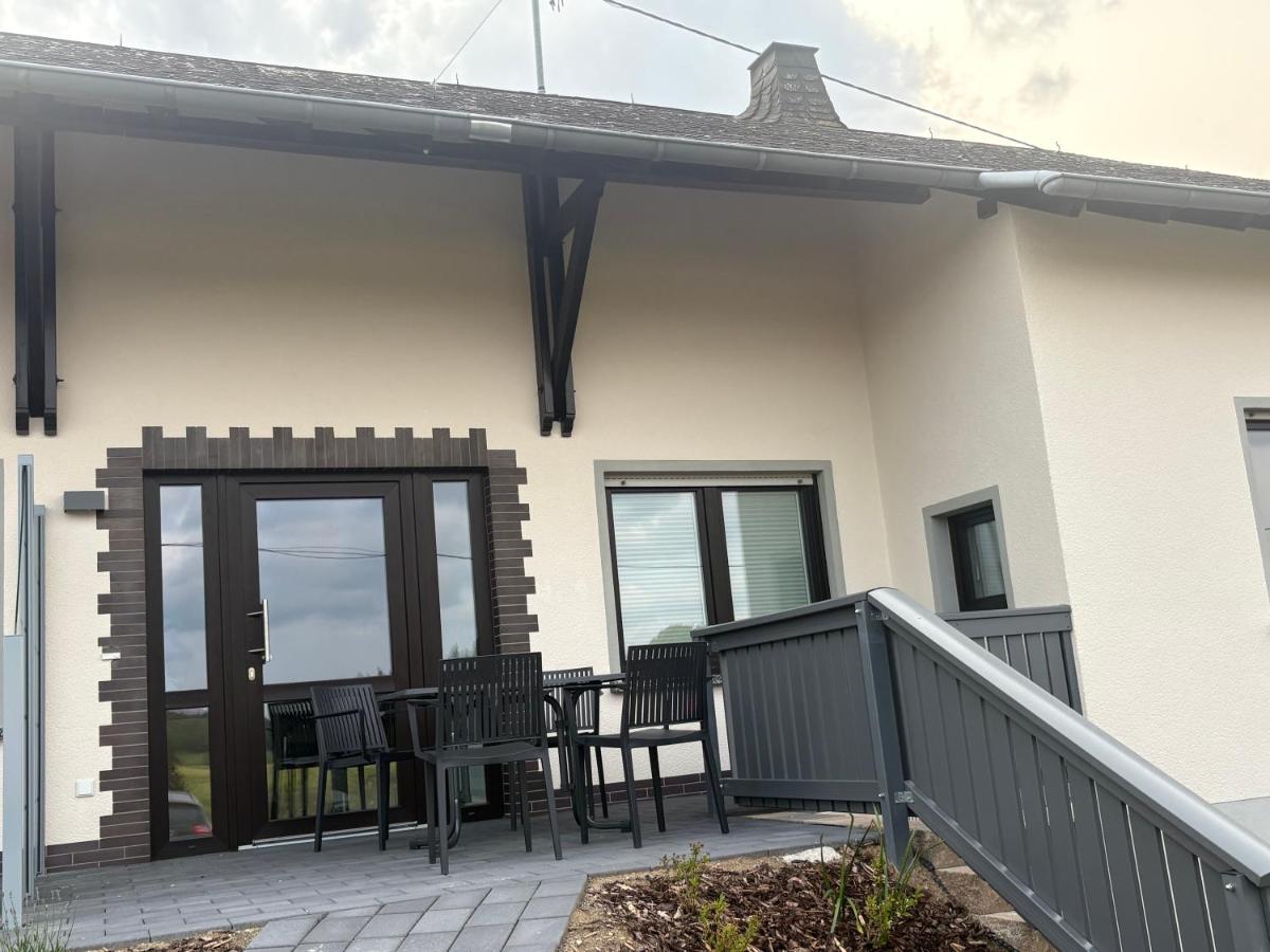 Familien-Apartment Bodanum für 4 Personen - mit eigener Terrasse - naturnahe Ortsrandlage - Arbeitsplatz mit VDSL - 10 min zum Nürburgring - Ferienwohnung Bodenbach