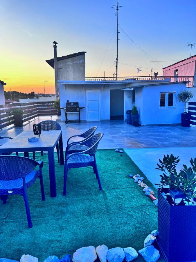 Modern Grey - B&B Néa Michanióna