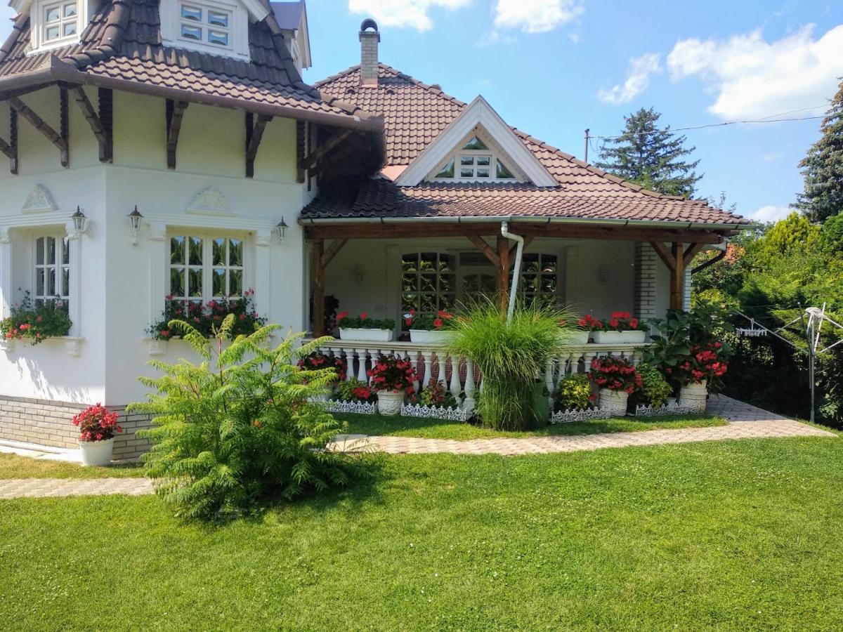 Ágnes Nyaralóház - Bed and Breakfast Siófok