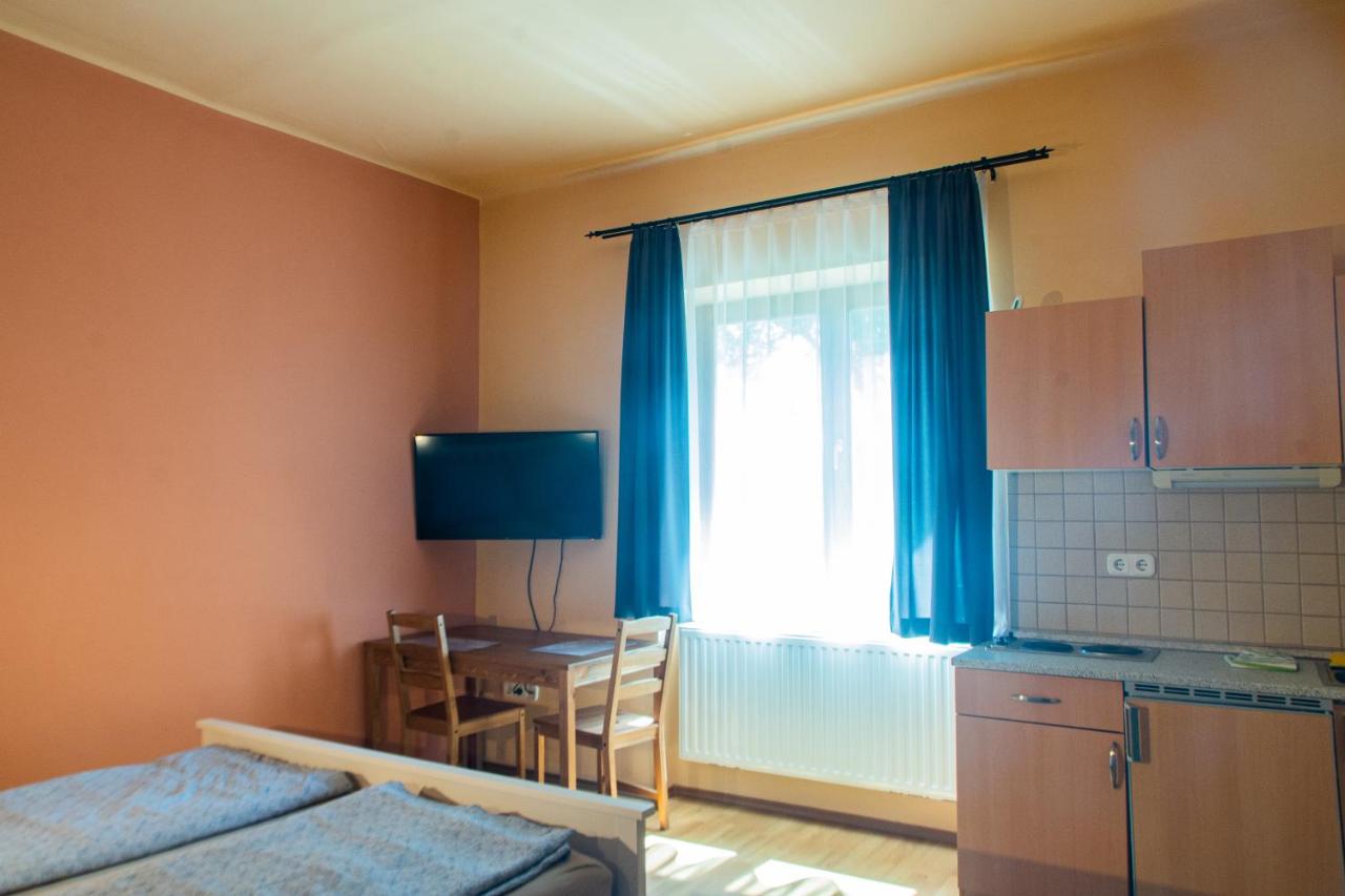 Queen Room with Garden View