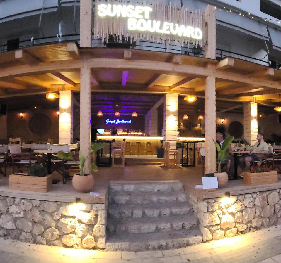 Sunset Boulevard Rooms - B&B