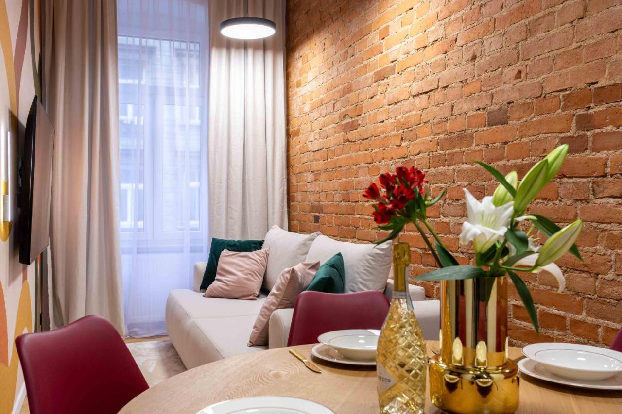 Comfy Modern Apart in Old Town Parking by Hoomvi - B&B