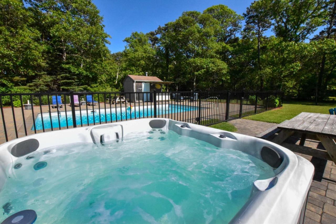 Sleeps 14 Home w Pool Great for Families - B&B Harwich
