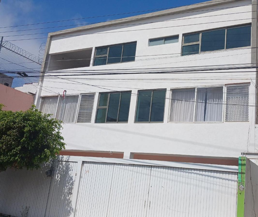 SUITE DALIA, AA, cocineta, baño privado, ubicación - Bed and Breakfast Tepic