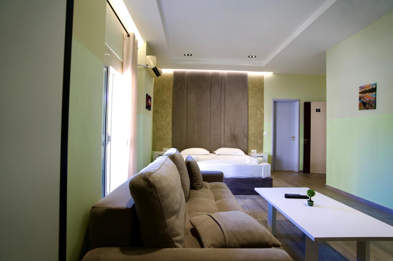 Deluxe Studio