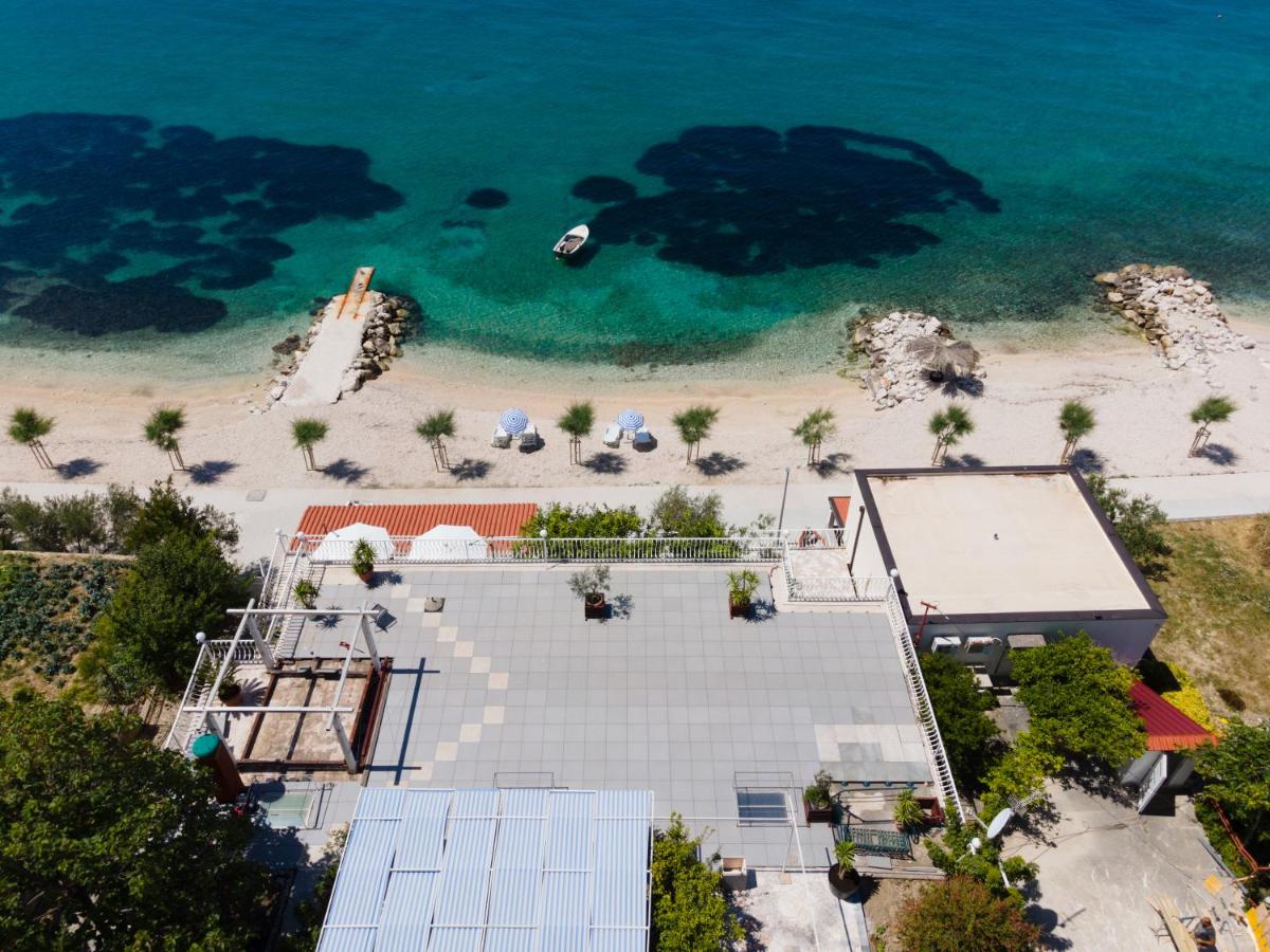 Beachfront rooms Adriatic with breakfast - B&B